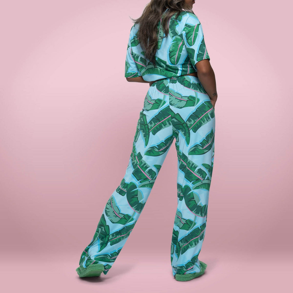 size: Sonya is 160cm wearing a size S/M