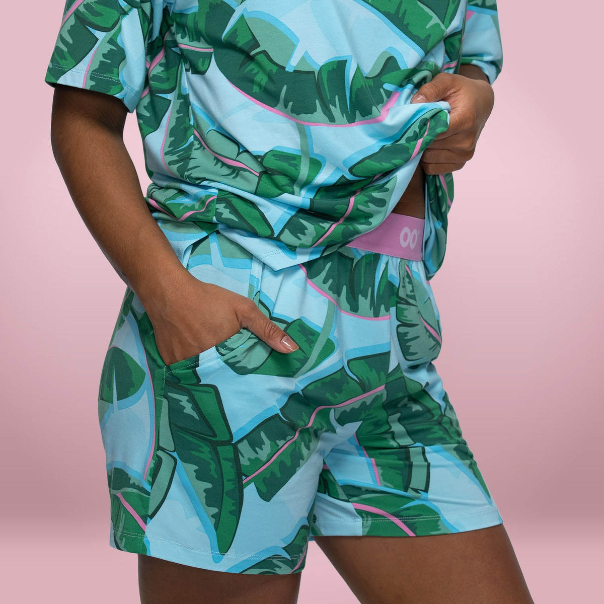size: Sonya is 160cm wearing a size S/M