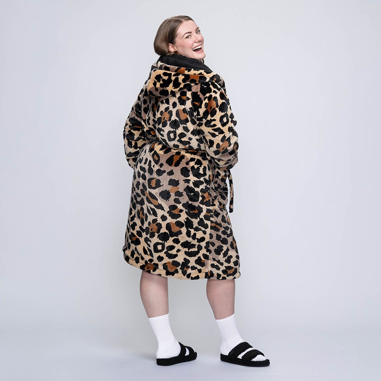 size: Tayla is 169cm wearing a size L/XL