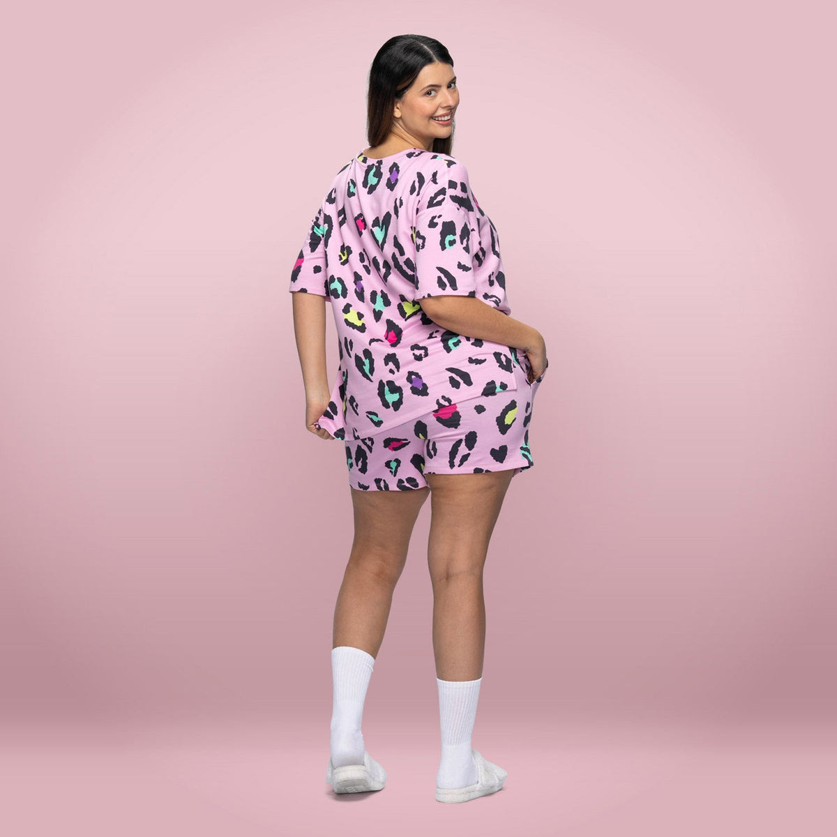 size: Serena is 180cm wearing a size XL