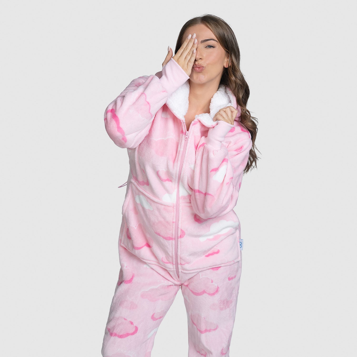 size: Tiyannah is 175cm wearing a size S/M