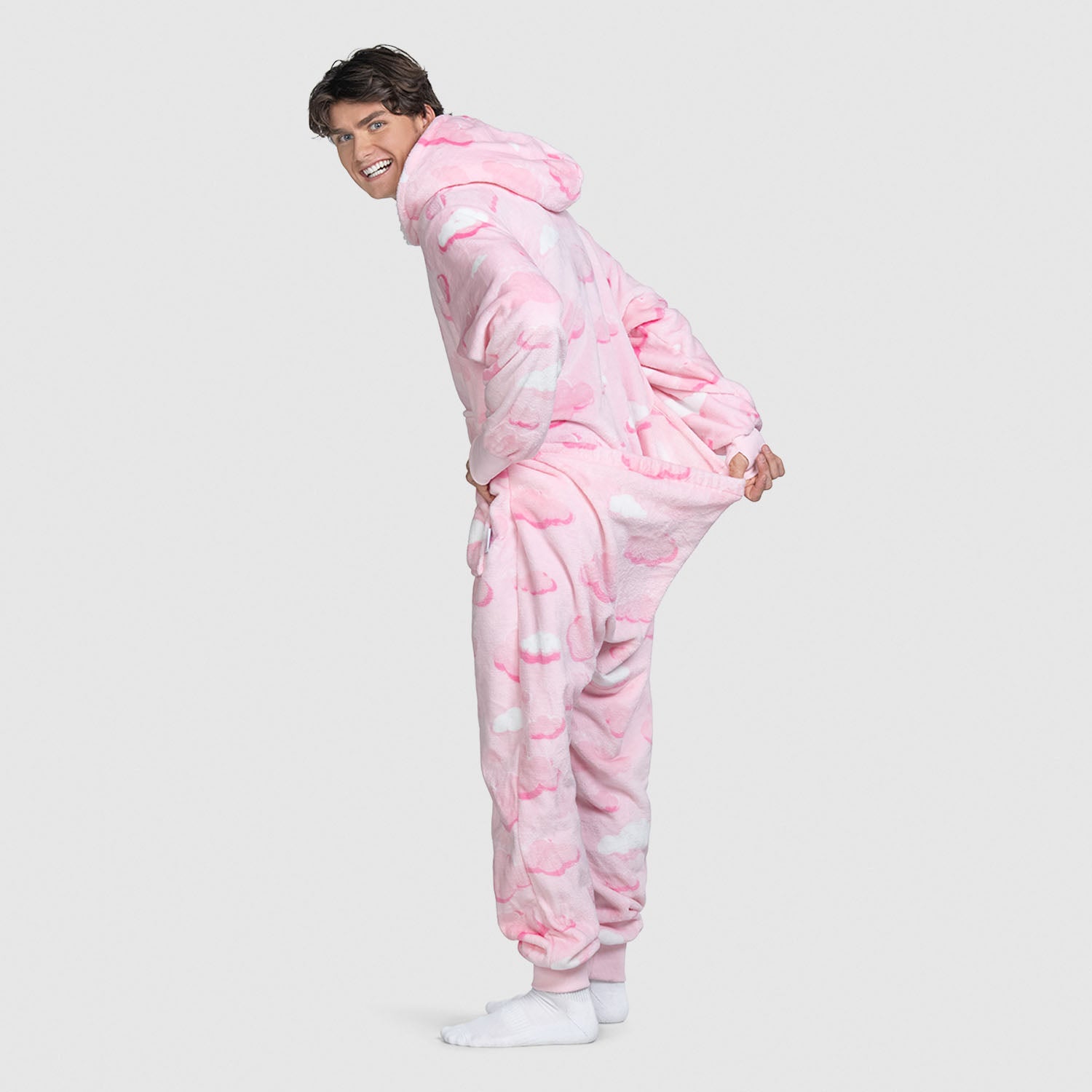 size: Finn is 183cm wearing a size L/XL