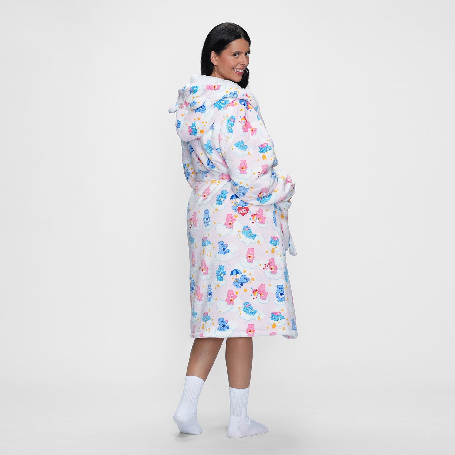 size: Serena is 180cm wearing a size L/XL