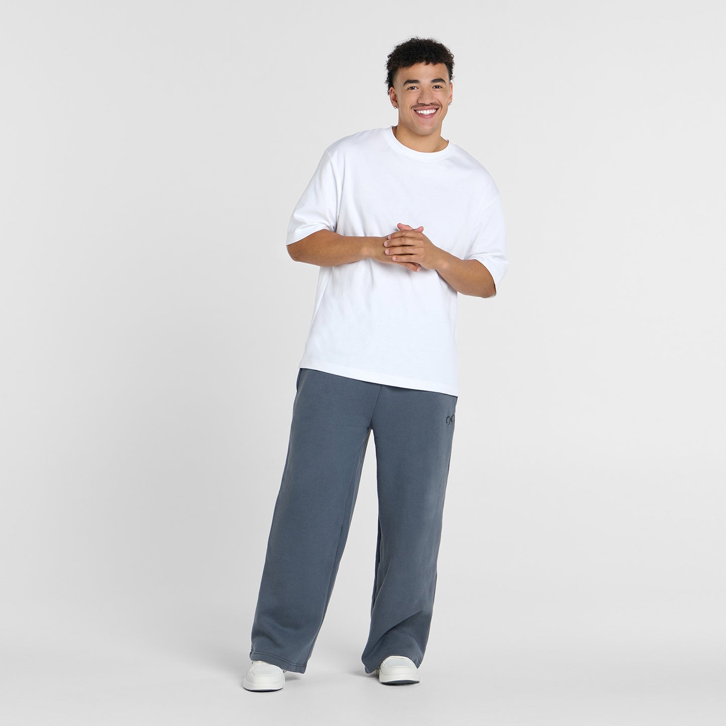Tayleb is 182cm wearing a size L/XL