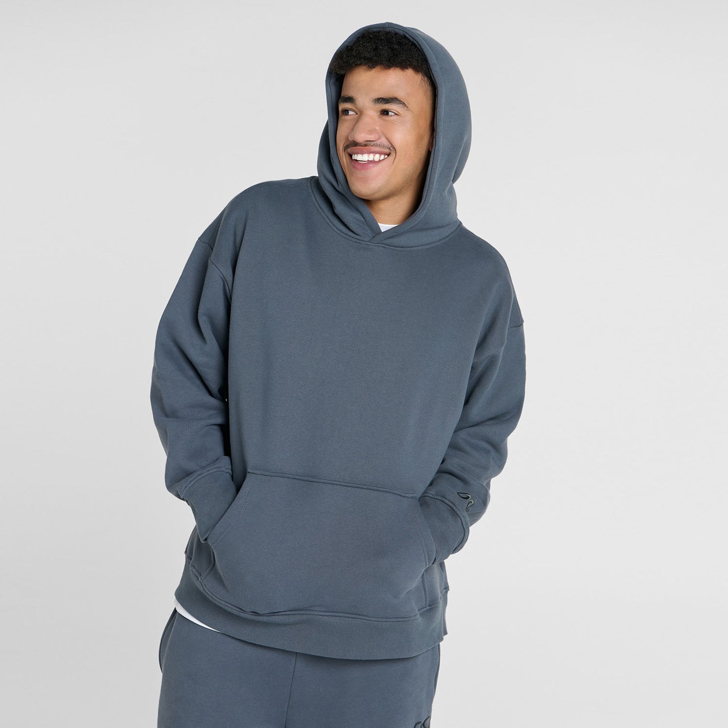 Tayleb is 182cm wearing a size L/XL