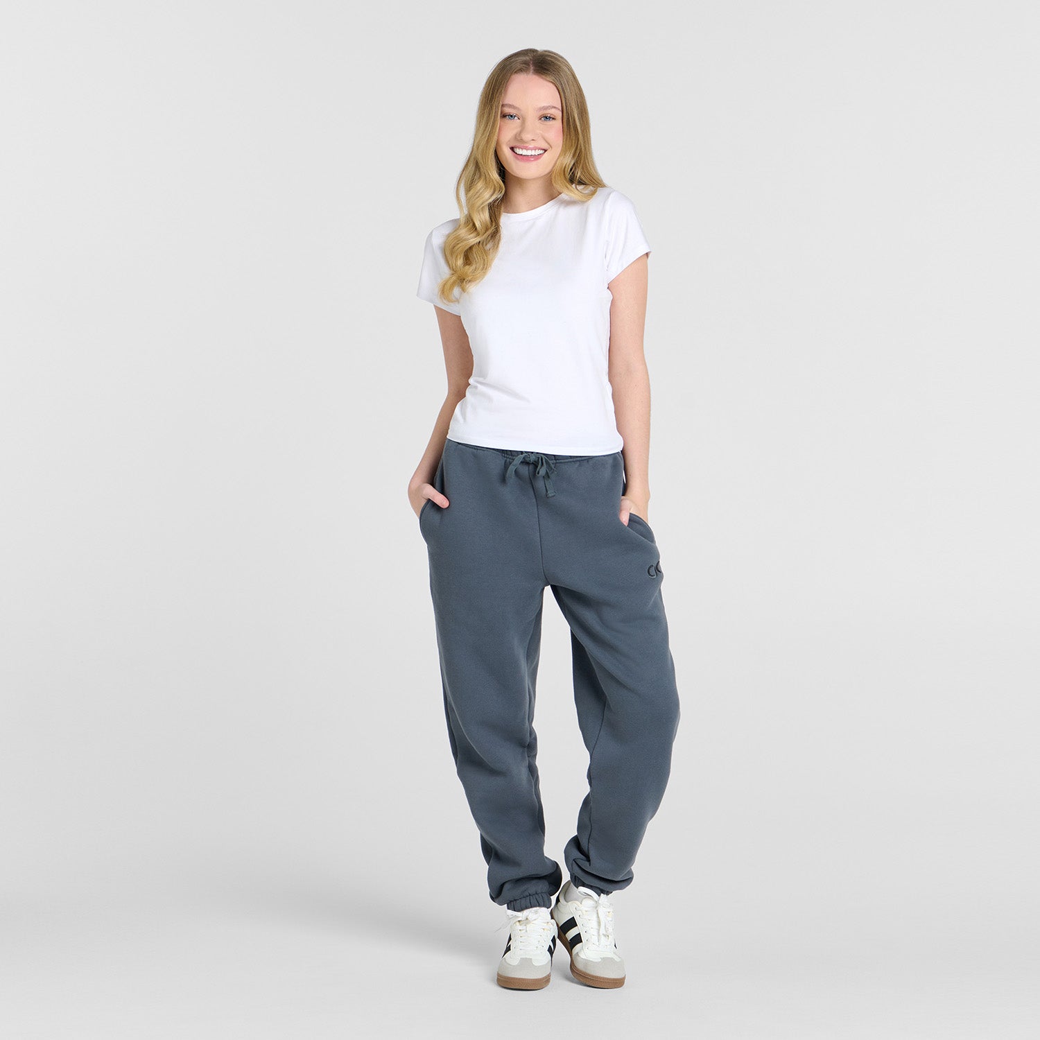 Sarah H is 168cm wearing a size XS/S