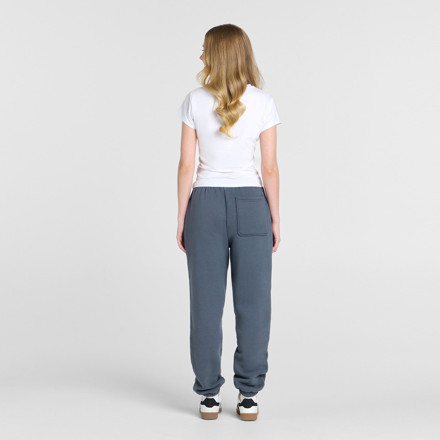 Sarah H is 168cm wearing a size XS/S