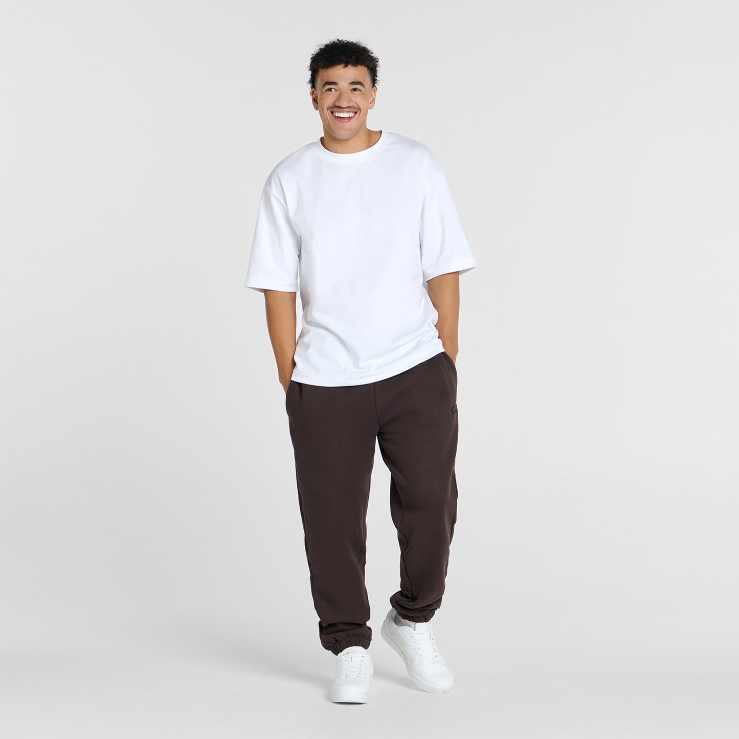 Tayleb is 182cm wearing a size L/XL