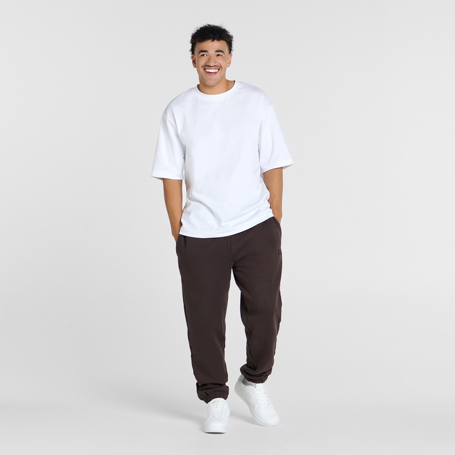 Tayleb is 182cm wearing a size L/XL