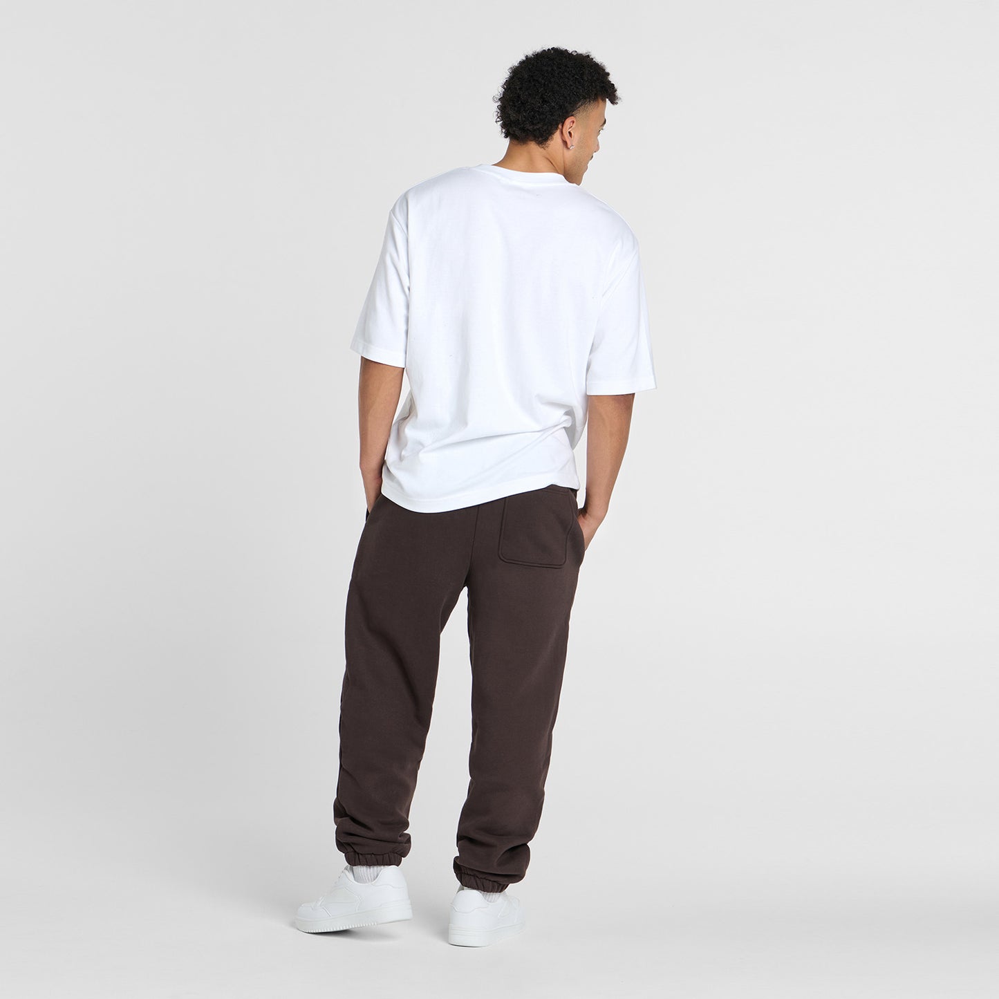 Tayleb is 182cm wearing a size L/XL