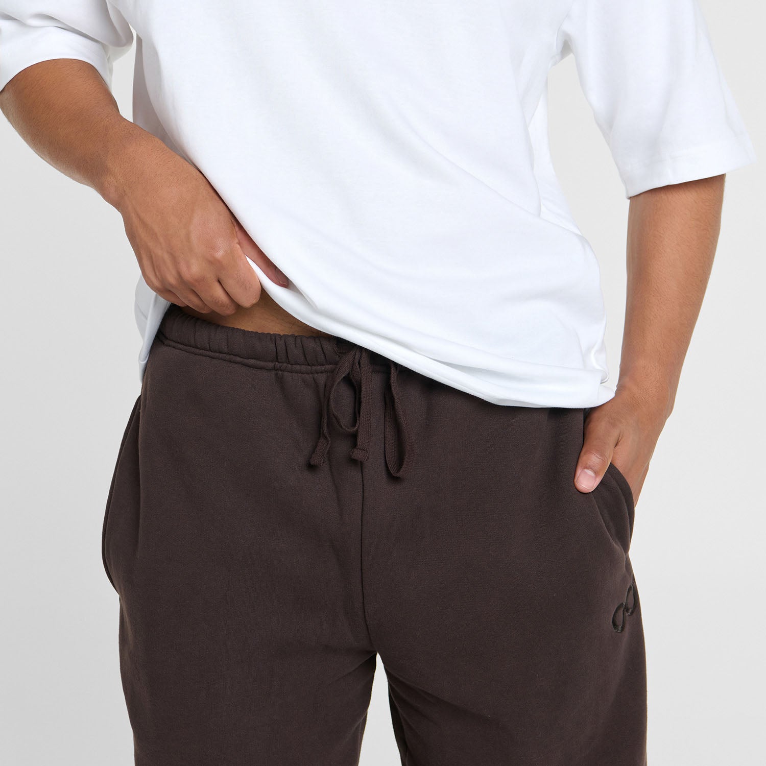 Tayleb is 182cm wearing a size L/XL