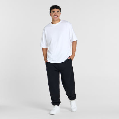 Tayleb is 182cm wearing a size L/XL