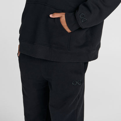 Tayleb is 182cm wearing a size L/XL