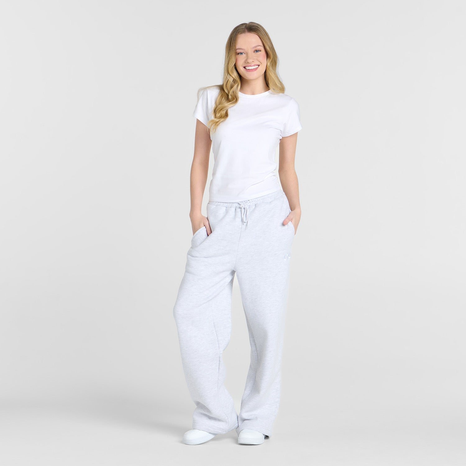 Sarah H is 168cm wearing a size XS/S