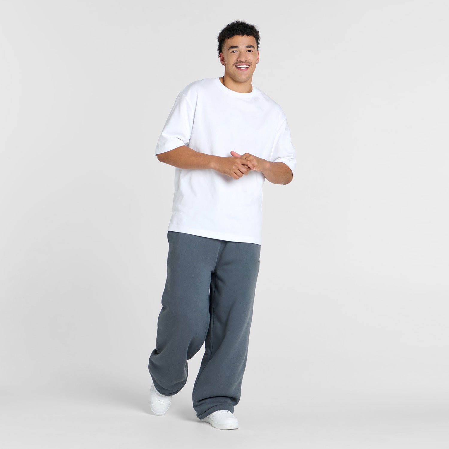 Tayleb is 182cm wearing a size L/XL