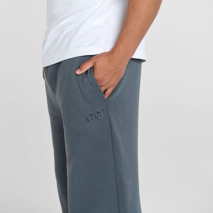 Tayleb is 182cm wearing a size L/XL