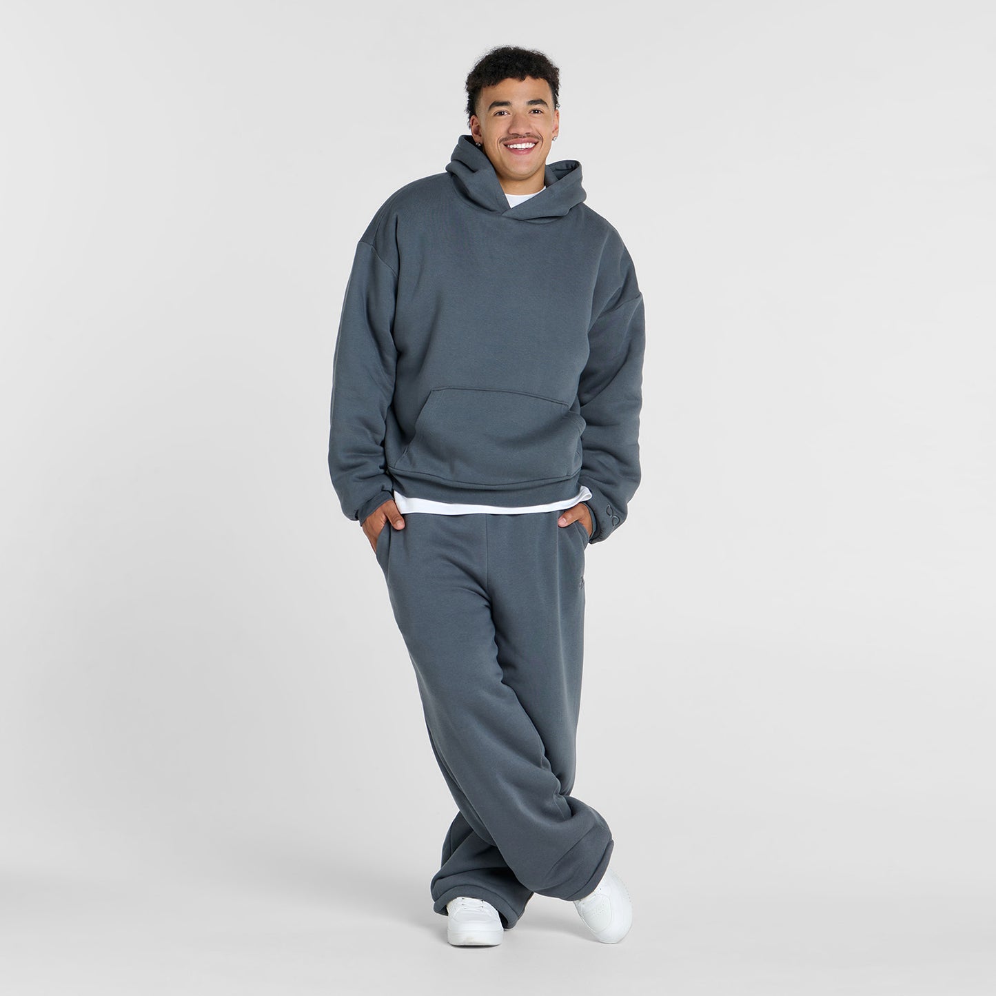 Tayleb is 182cm wearing a size L/XL