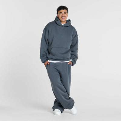 Tayleb is 182cm wearing a size L/XL