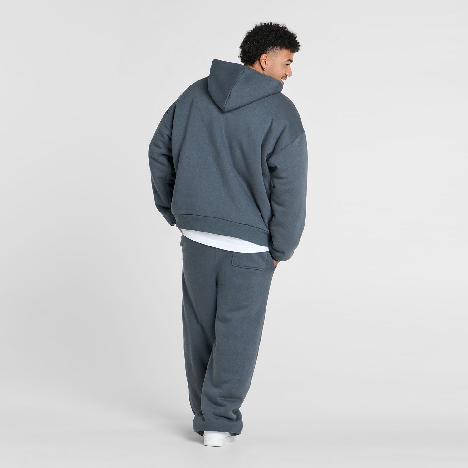 Tayleb is 182cm wearing a size L/XL