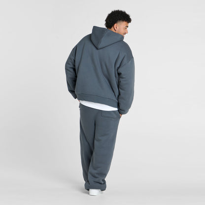 Tayleb is 182cm wearing a size L/XL