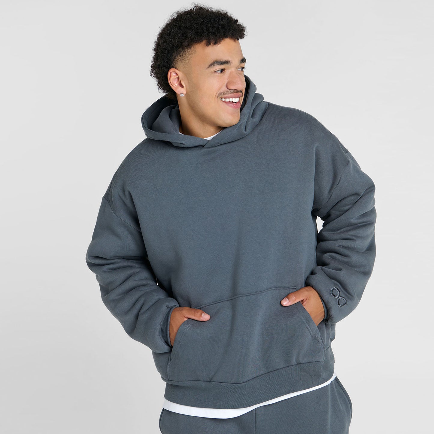 Tayleb is 182cm wearing a size L/XL