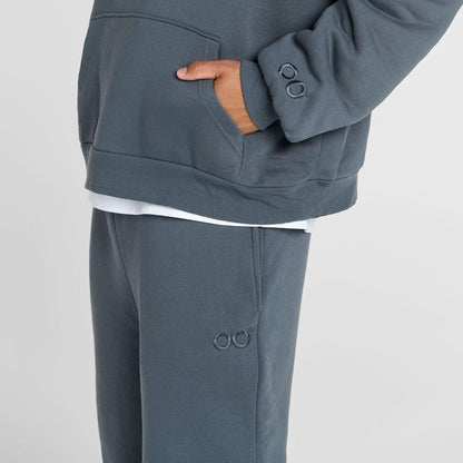 Tayleb is 182cm wearing a size L/XL