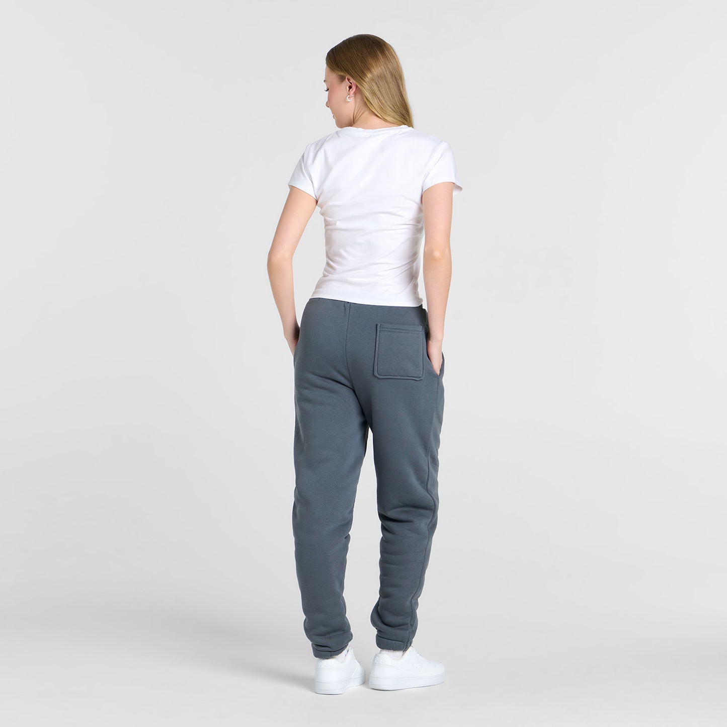 Sarah H is 168cm wearing a size XS/S