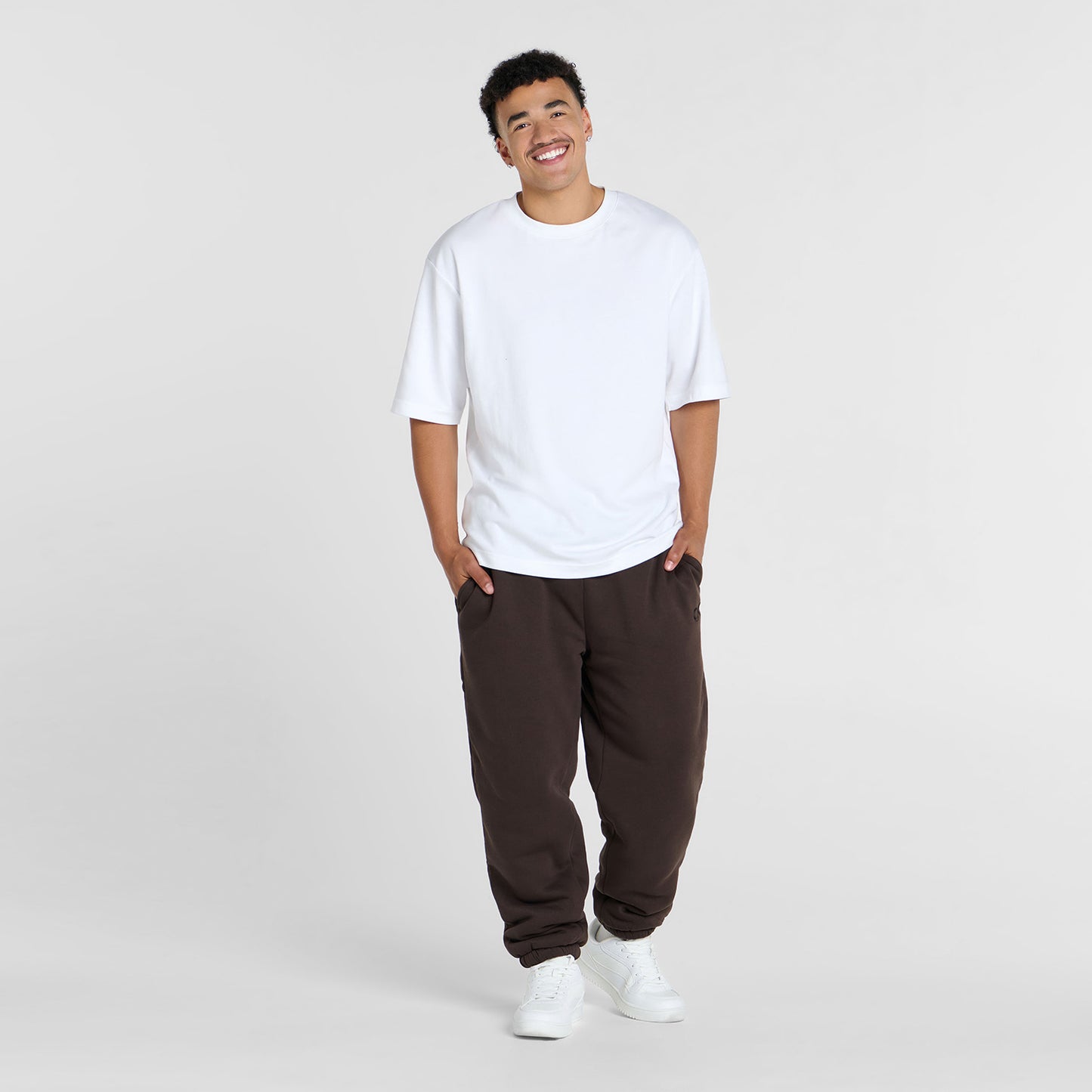 Tayleb is 182cm wearing a size L/XL