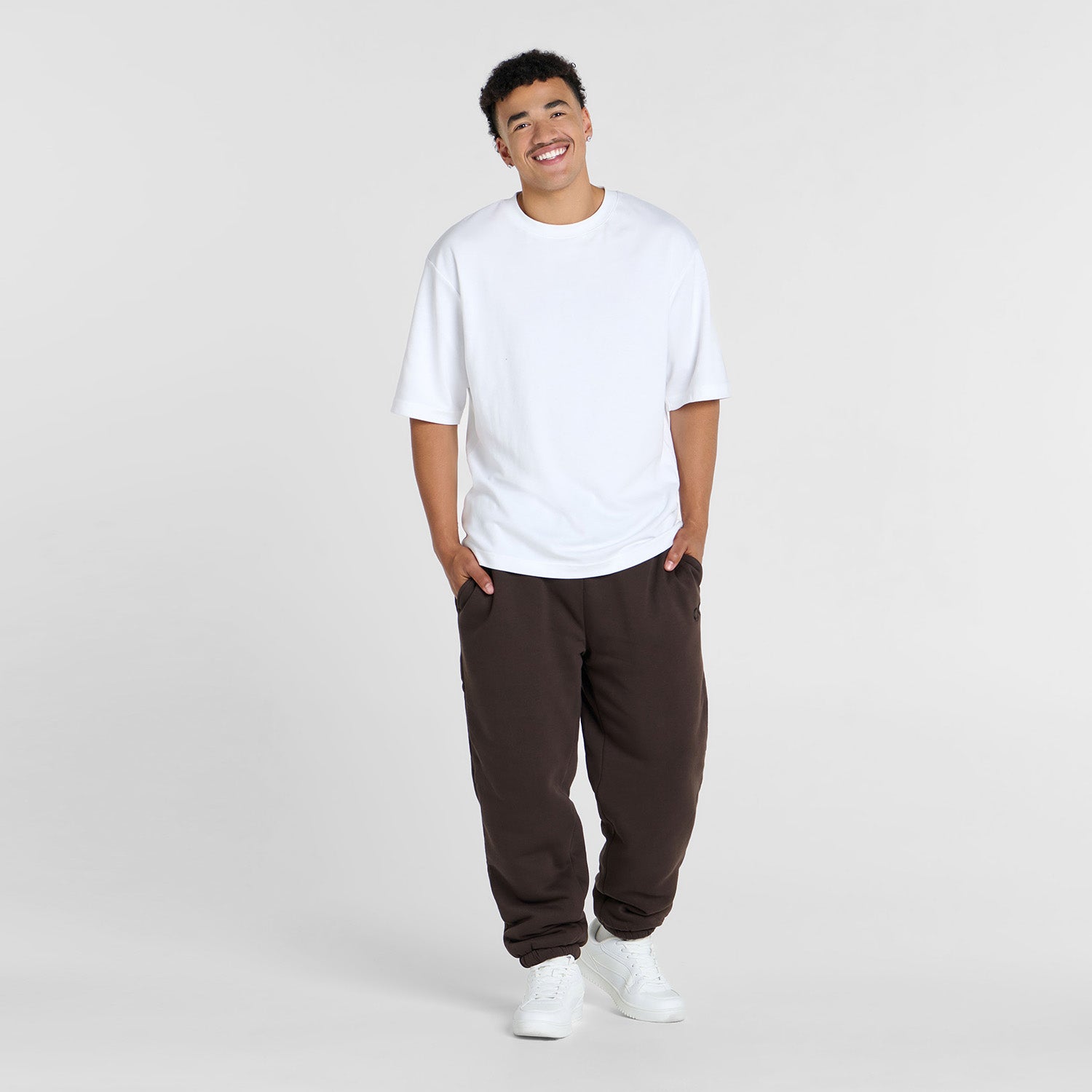 Tayleb is 182cm wearing a size L/XL