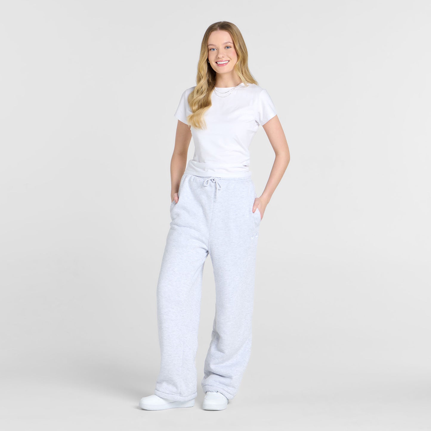 Sarah H is 168cm wearing a size XS/S