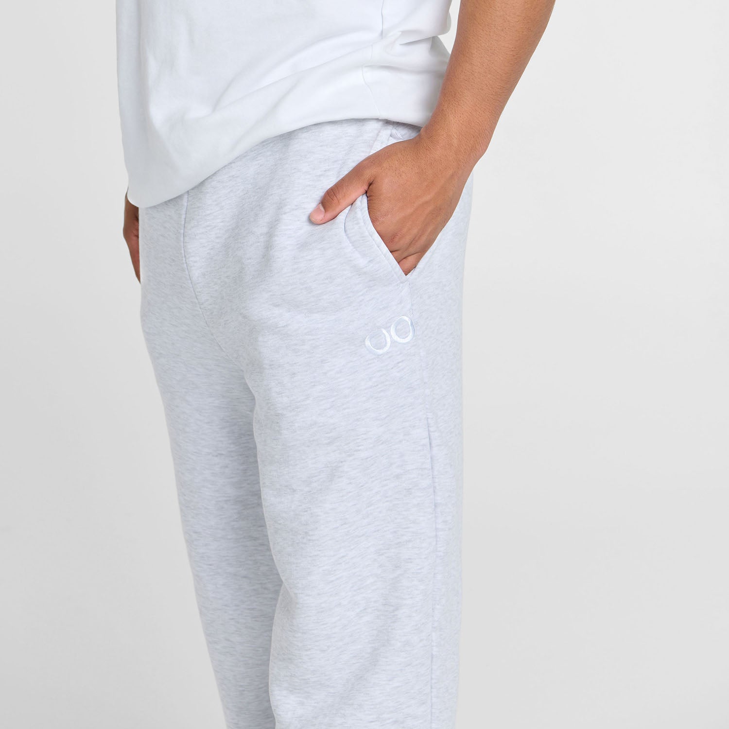 Tayleb is 182cm wearing a size L/XL