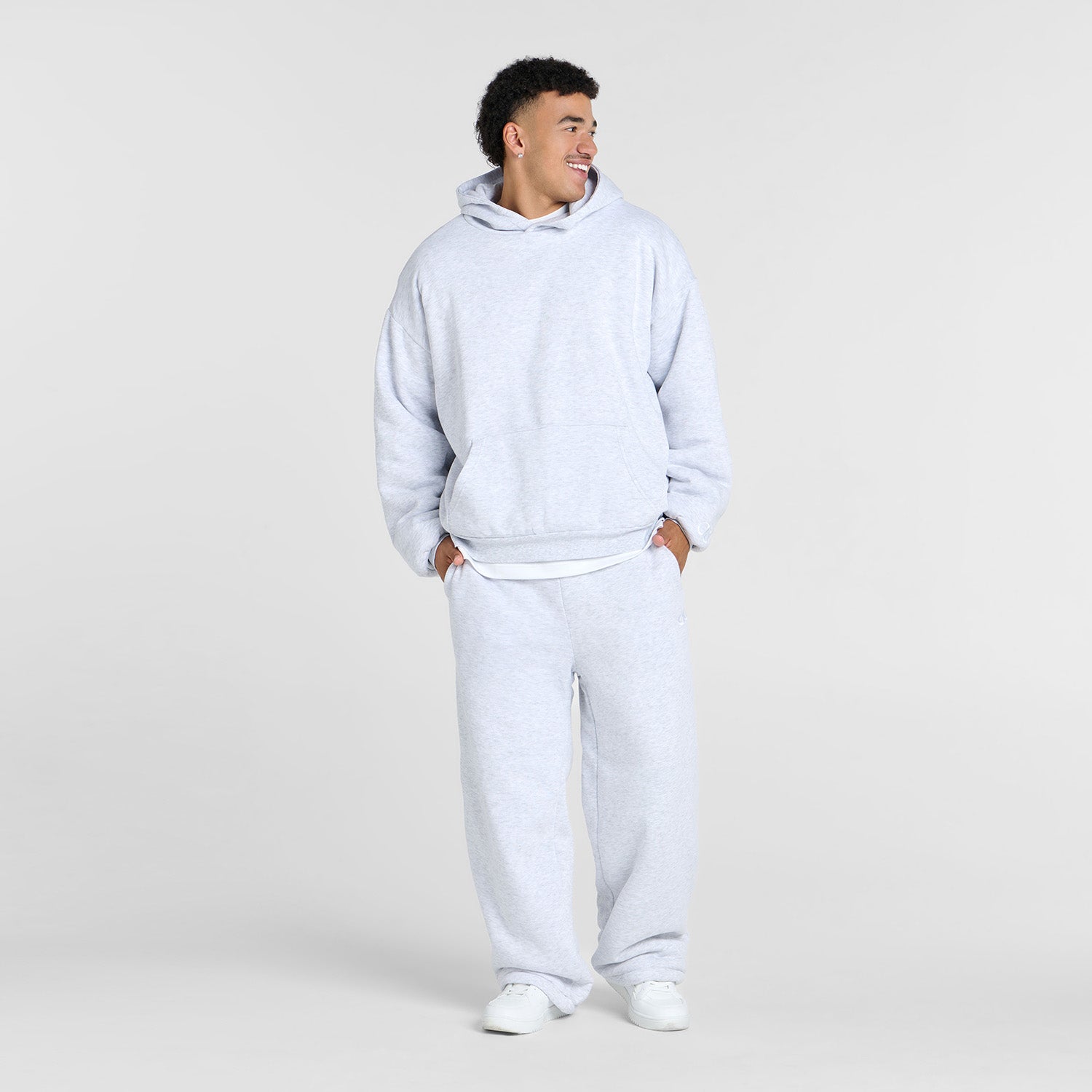 Tayleb is 182cm wearing a size L/XL