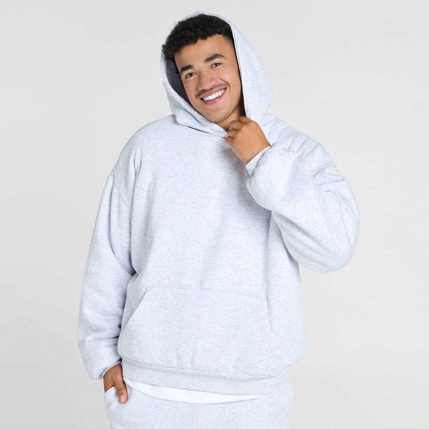 Tayleb is 182cm wearing a size L/XL