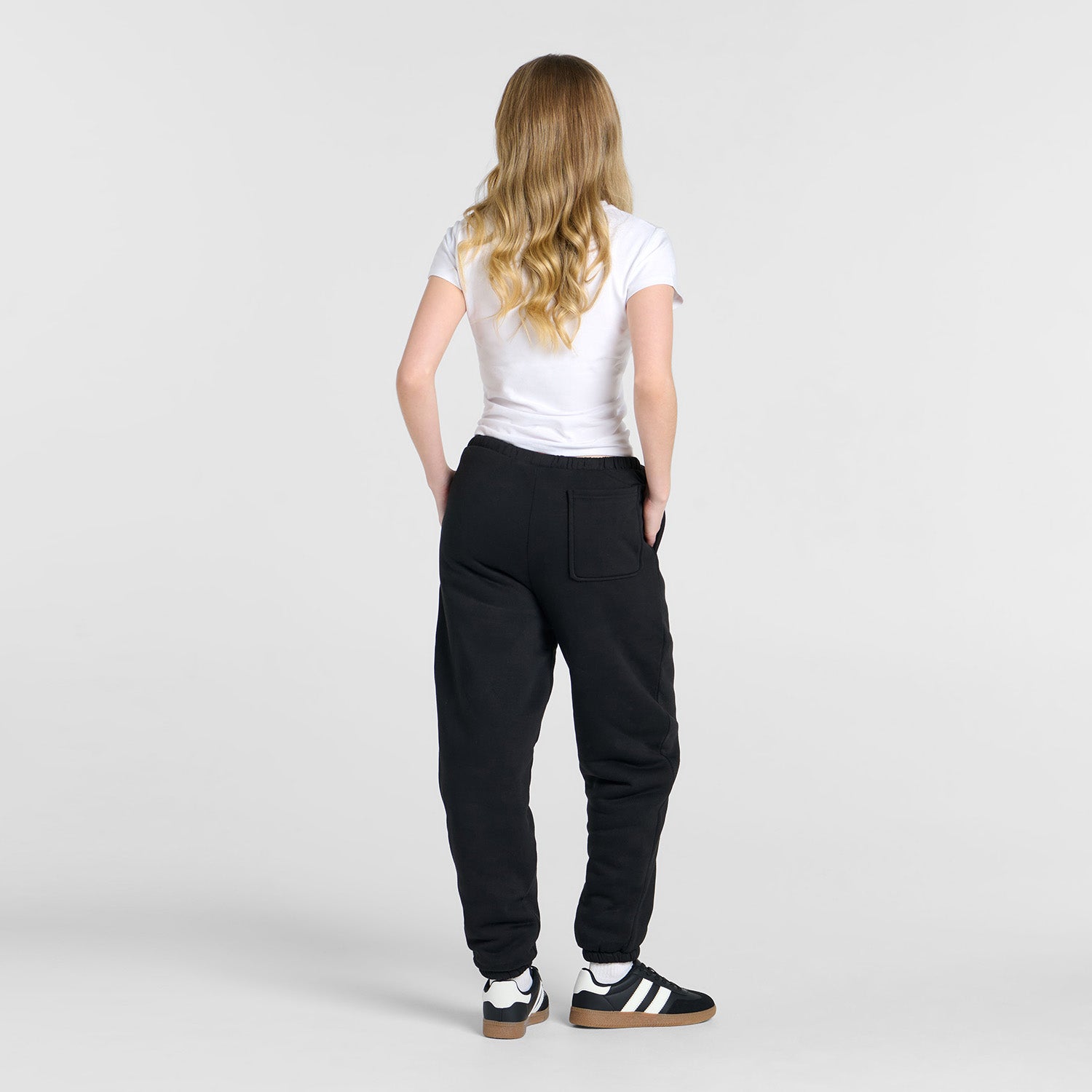 Sarah H is 168cm wearing a size XS/S