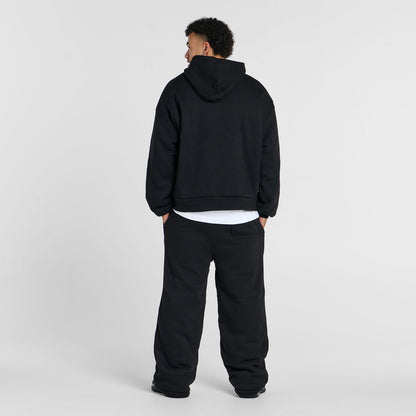 Tayleb is 182cm wearing a size L/XL