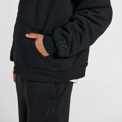 Tayleb is 182cm wearing a size L/XL