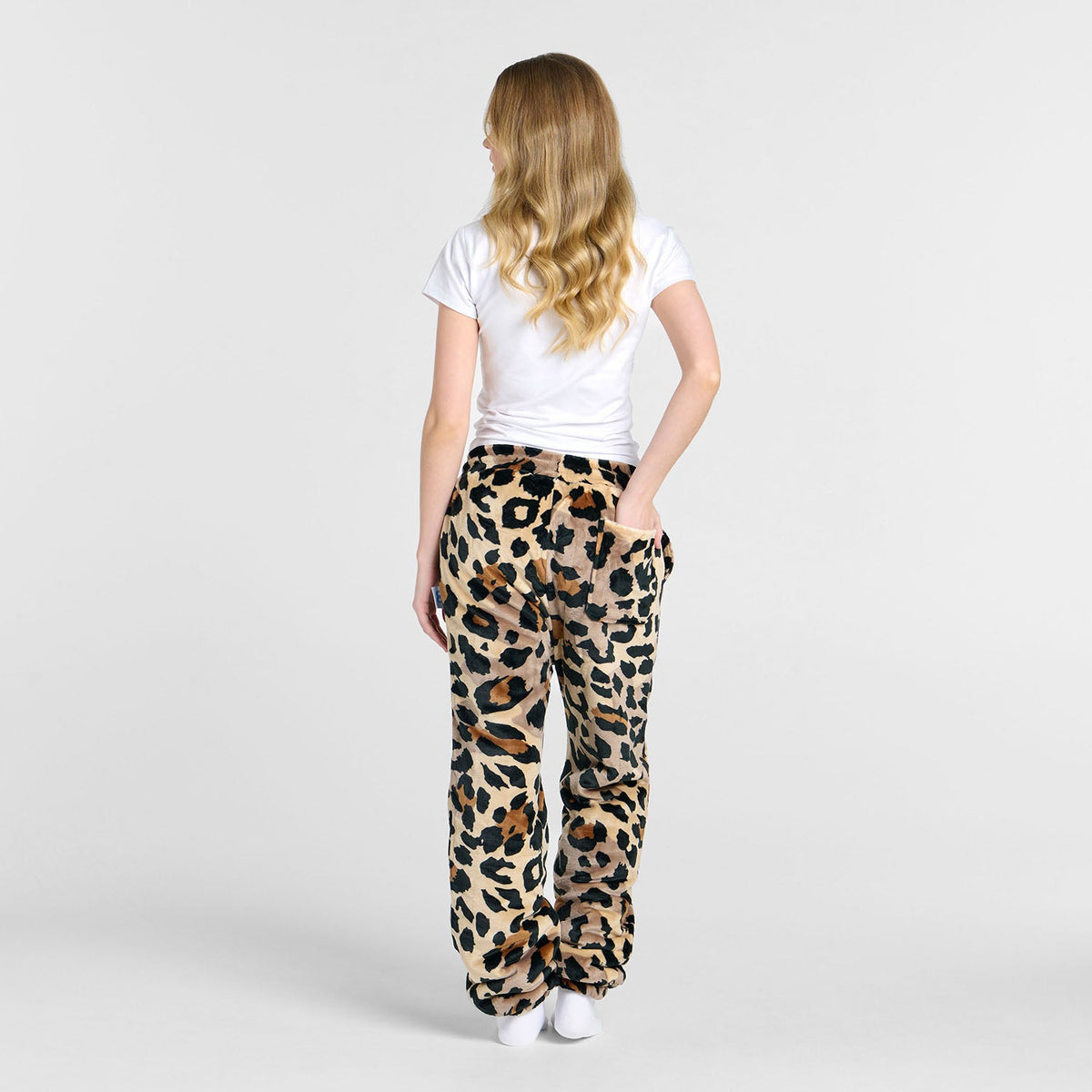 size: Sarah is 168cm wearing a size S/M