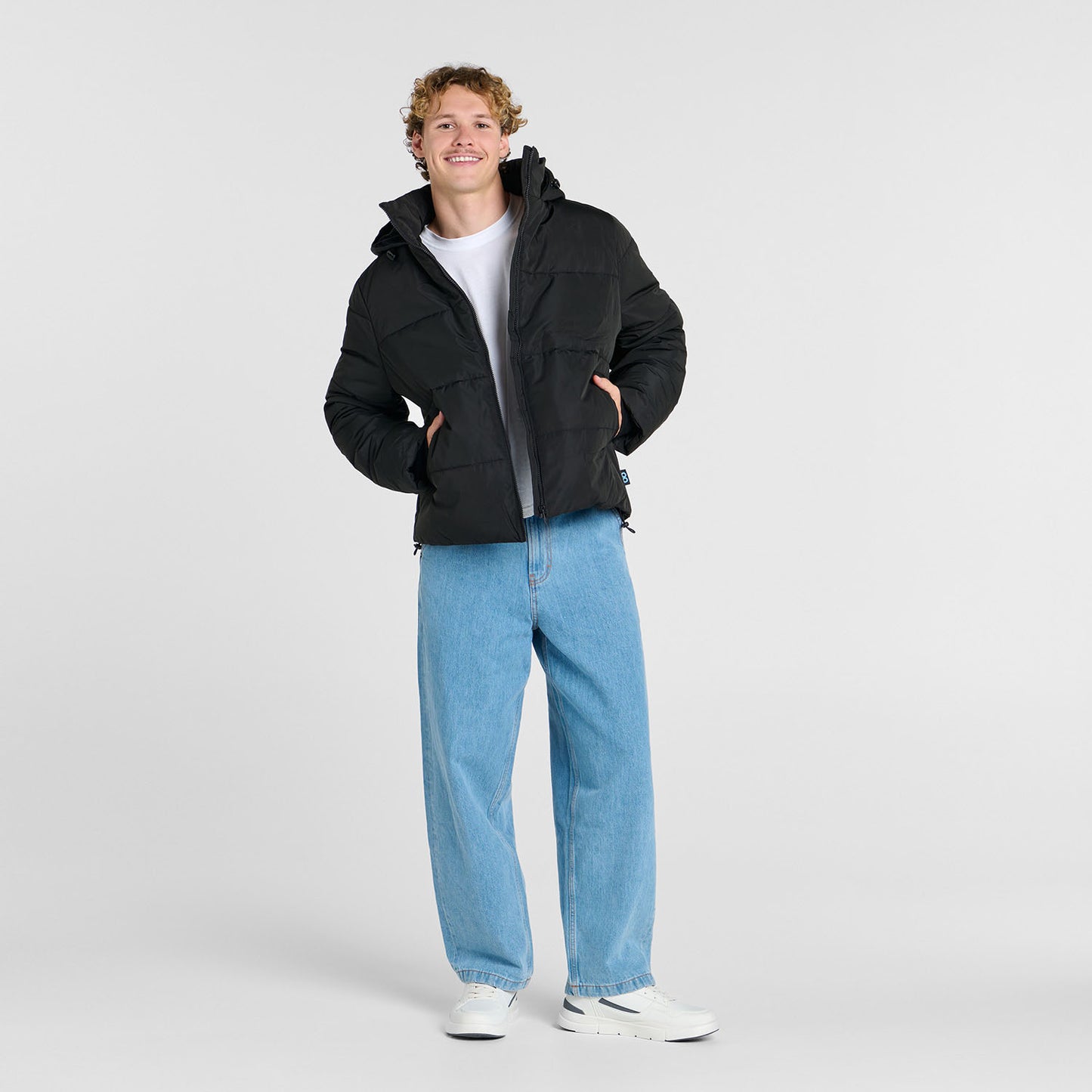 size: Archie is 183cm wearing a size S/M