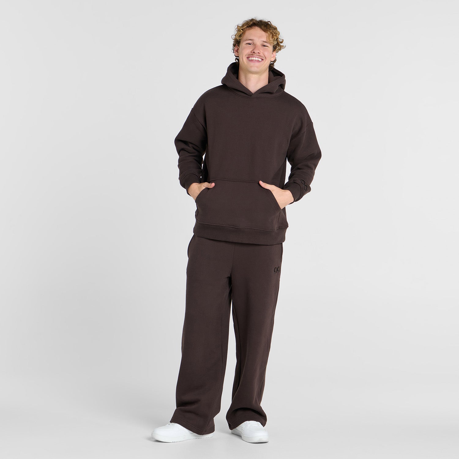 Archie is 183cm wearing a size L/XL