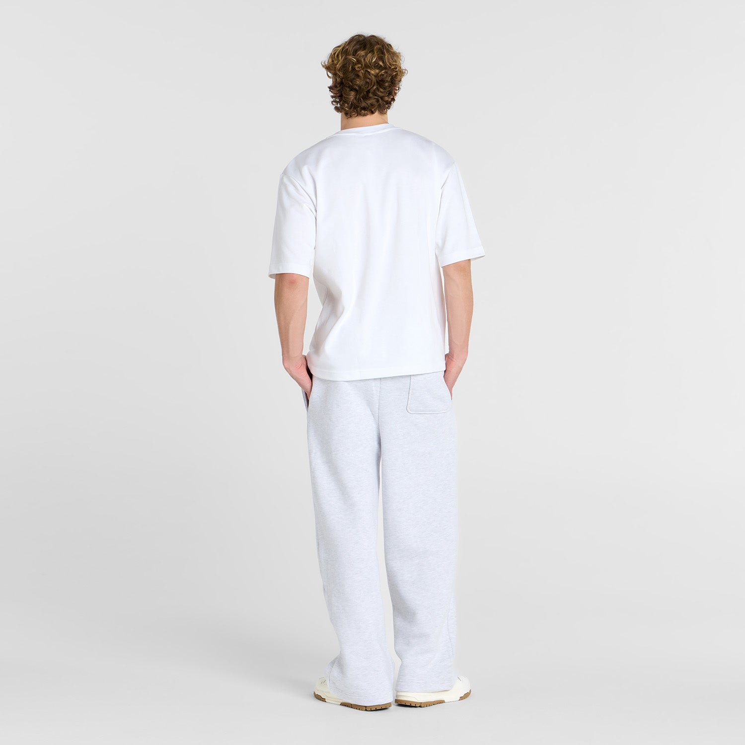 Archie is 183cm wearing a size L/XL