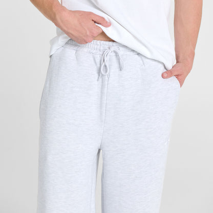 Archie is 183cm wearing a size L/XL