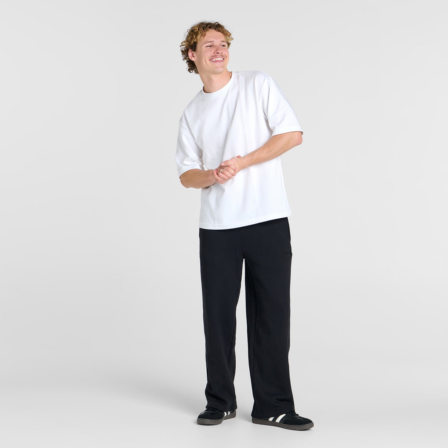 Archie is 183cm wearing a size L/XL
