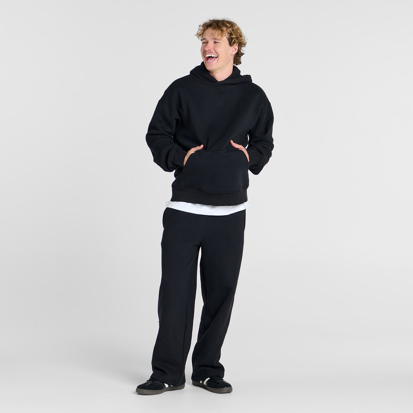 Archie is 183cm wearing a size L/XL