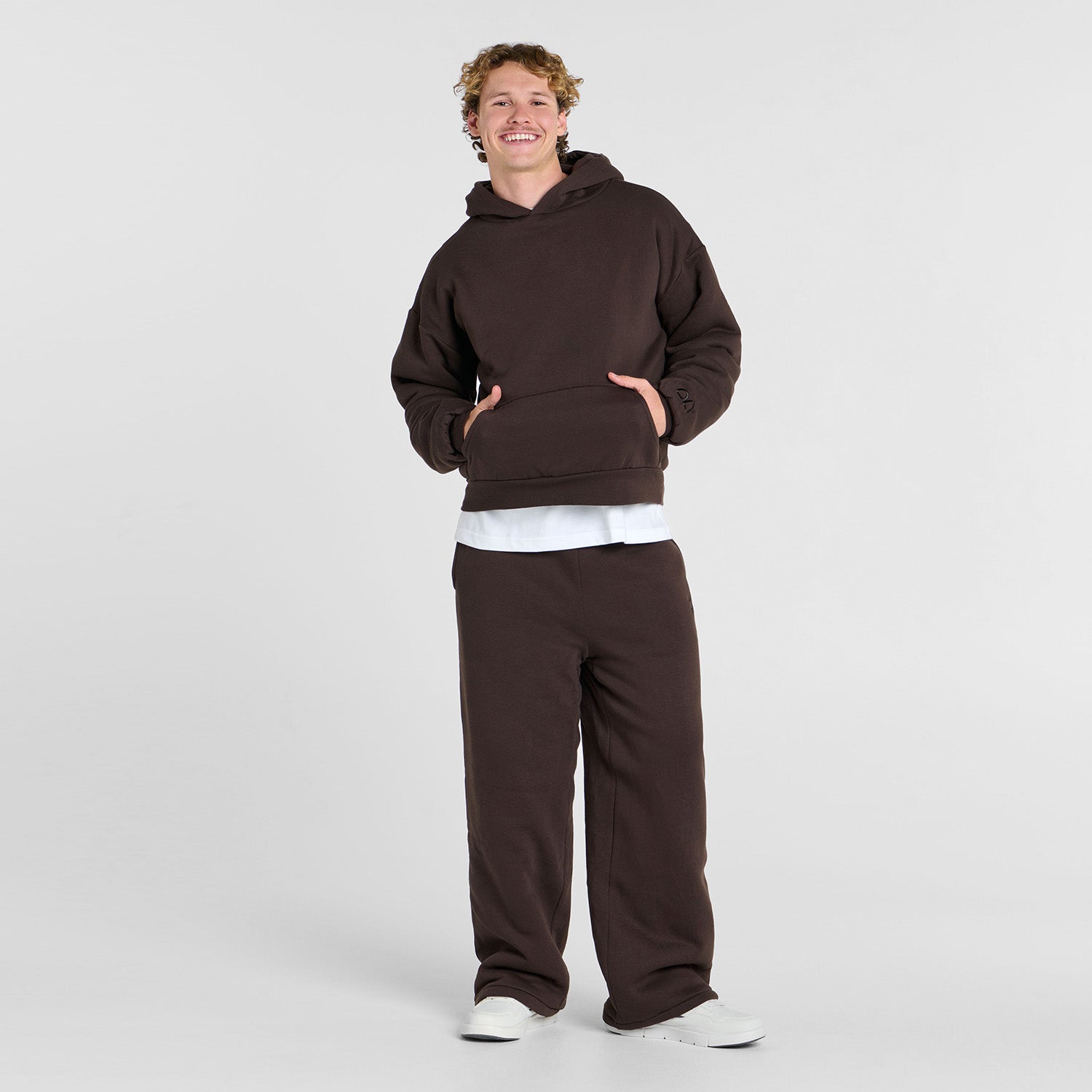 Archie is 183cm wearing a size L/XL