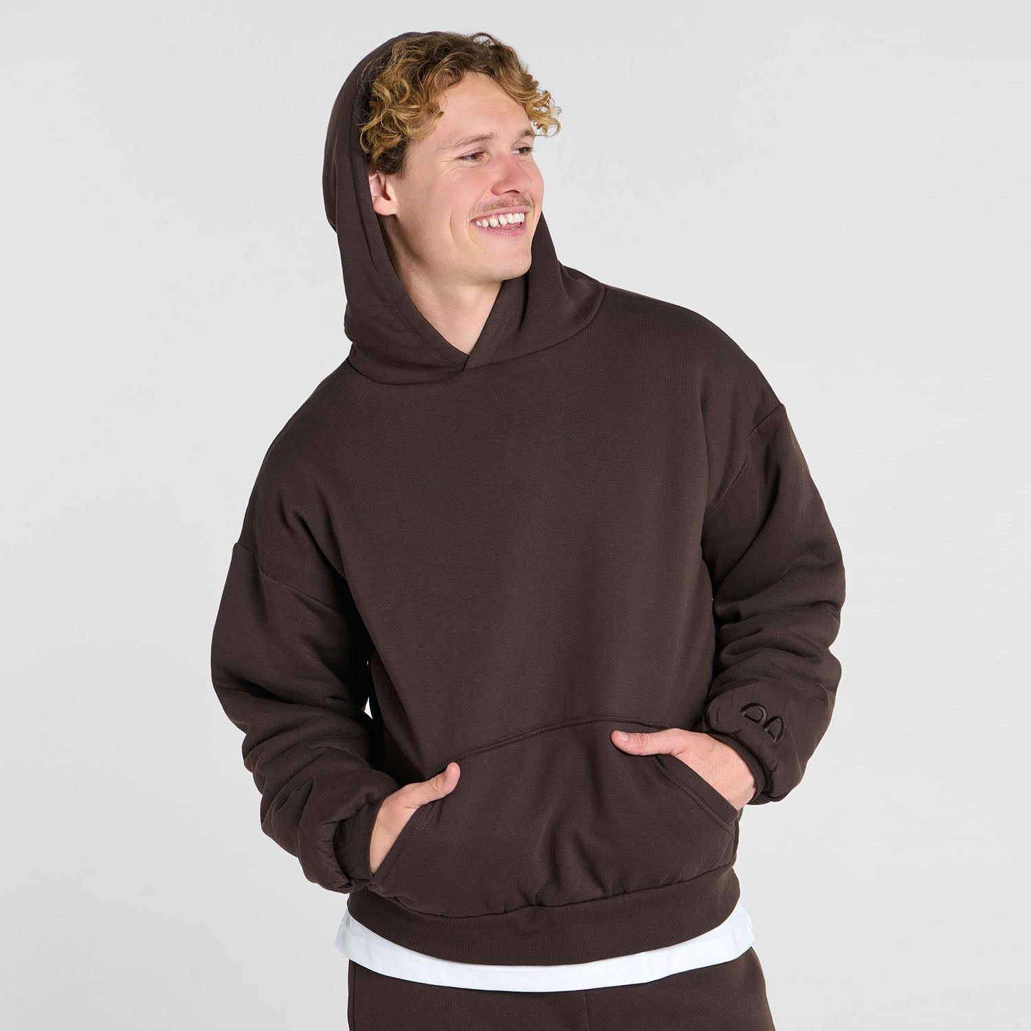 Archie is 183cm wearing a size L/XL