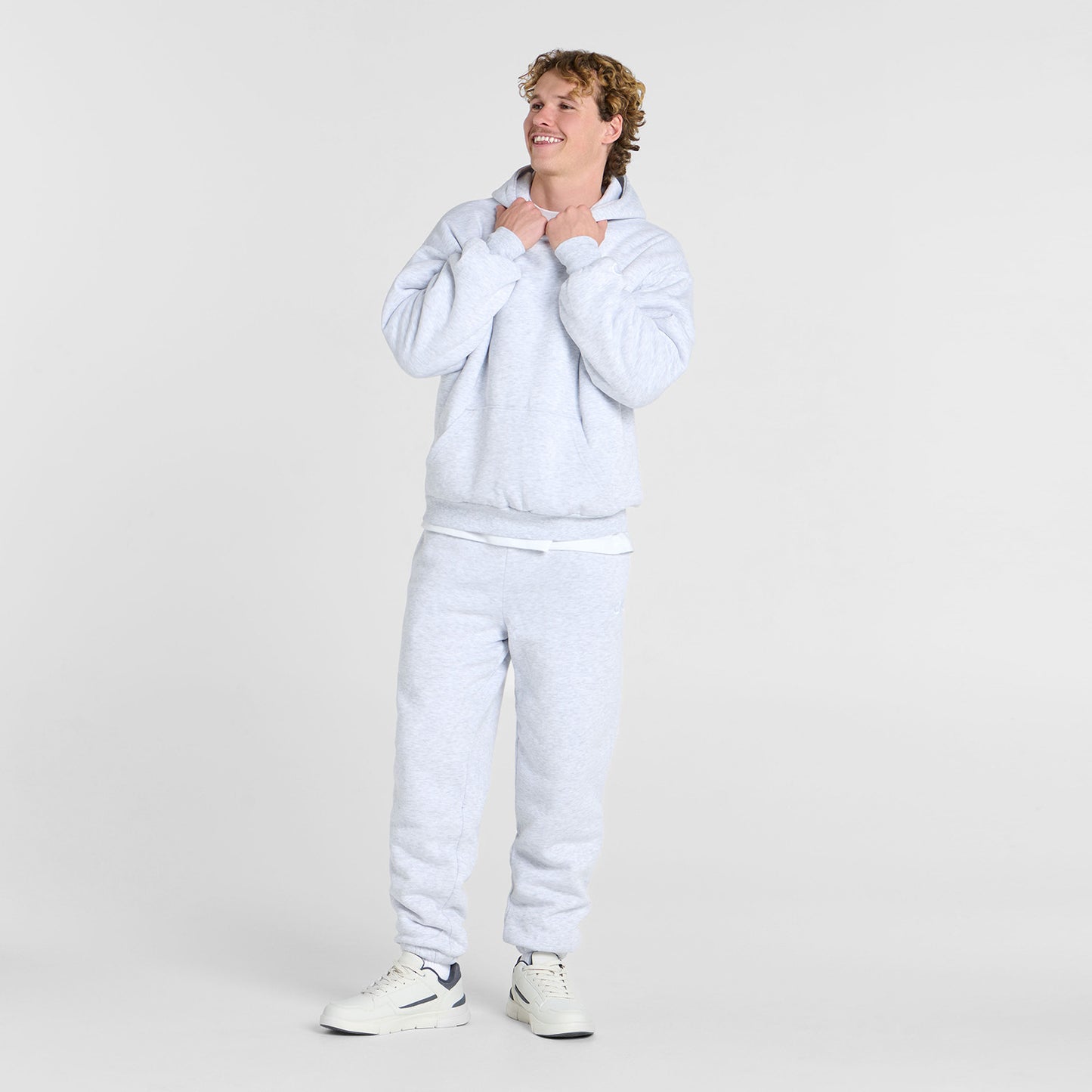 Archie is 183cm wearing a size L/XL