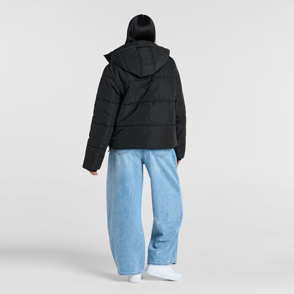 size: Ailene is 178cm wearing a size S/M