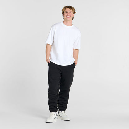 Archie is 183cm wearing a size L/XL