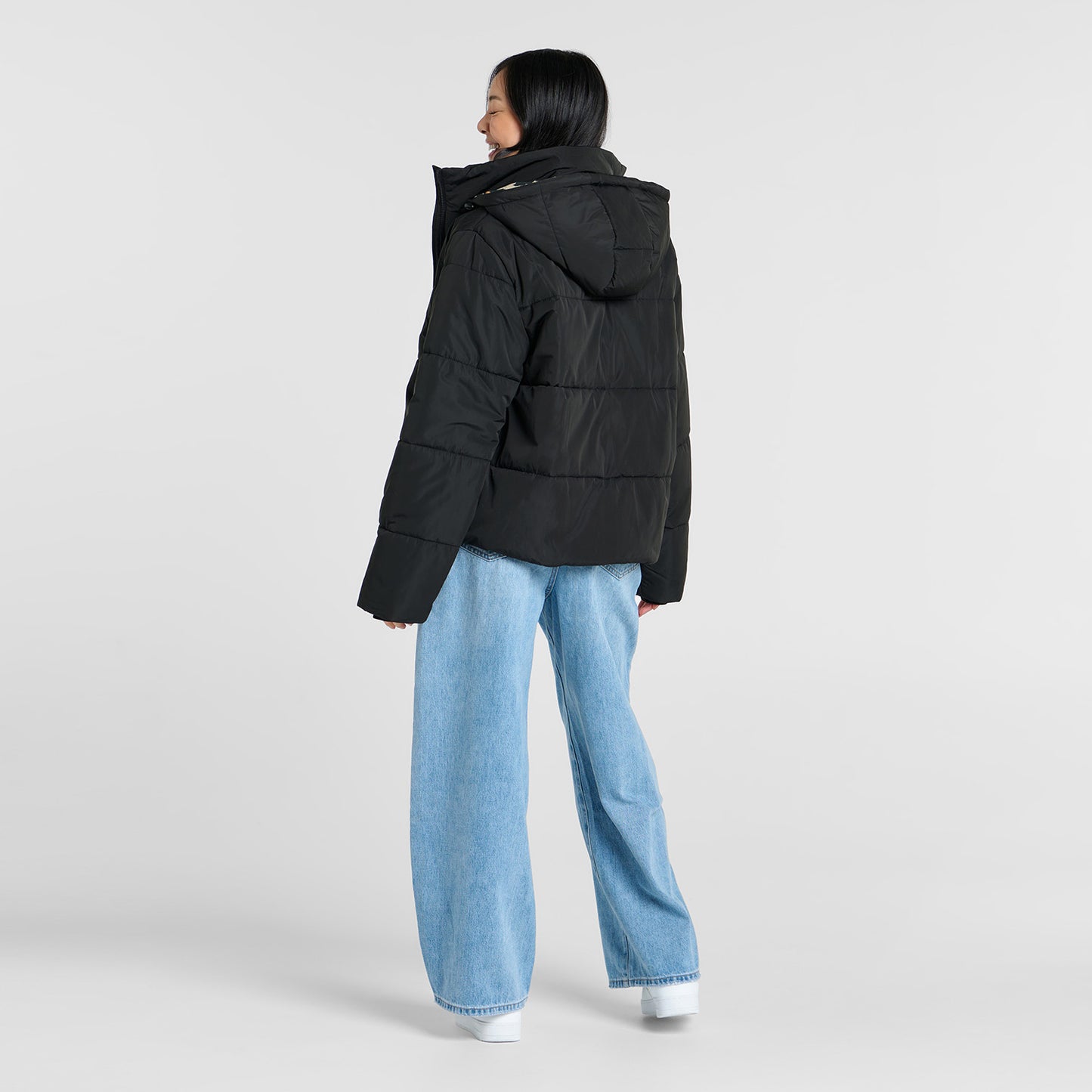 size: Ailene is 178cm wearing a size S/M