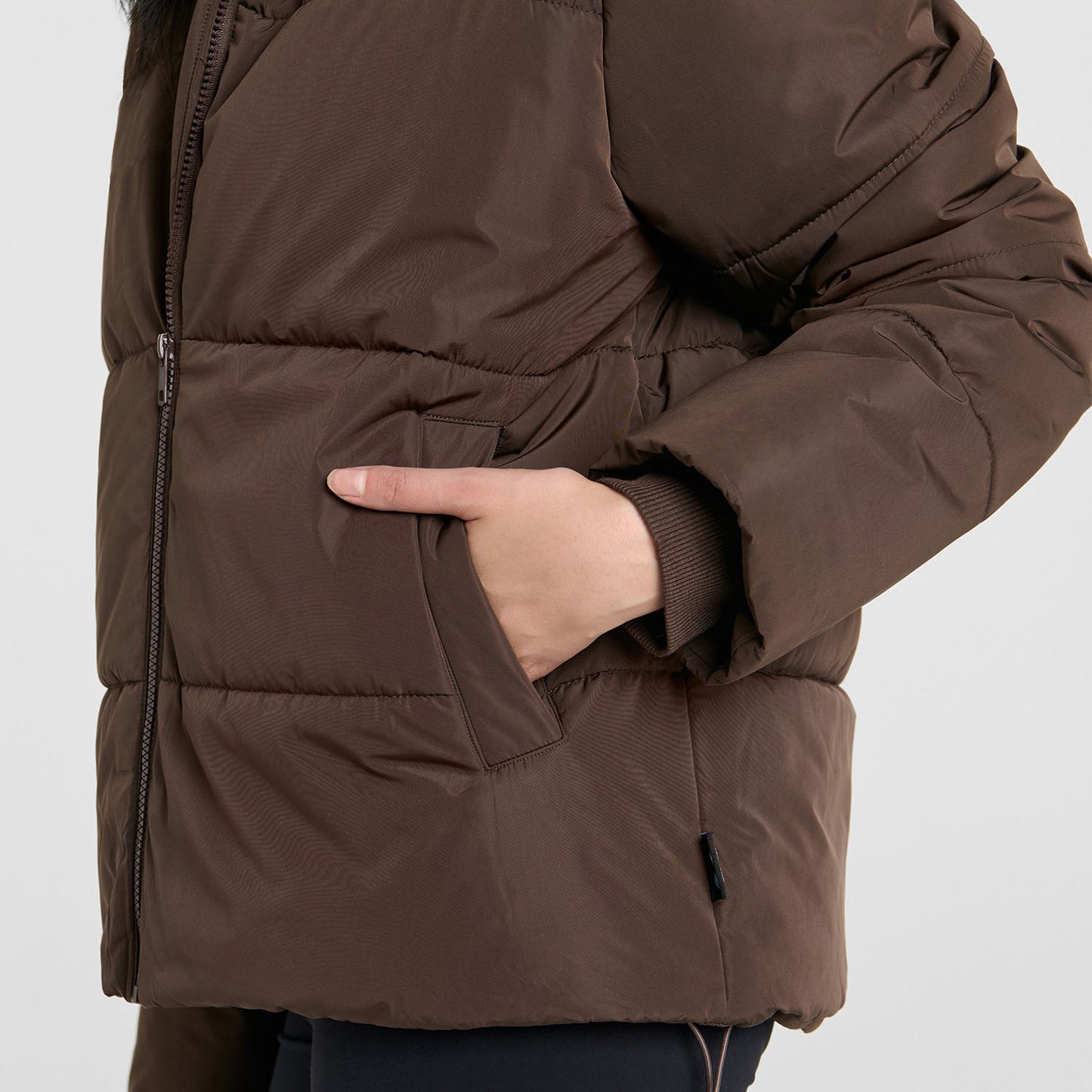 size: Ailene is 178cm wearing a size S/M